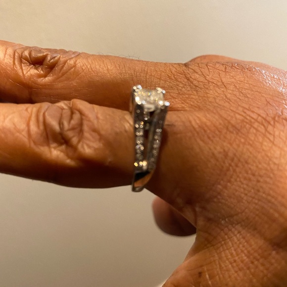 Beautiful Princess Cut Diamond Ring!💍💍- FIRM - Picture 5 of 12